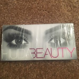 Huda Beauty eyelashes