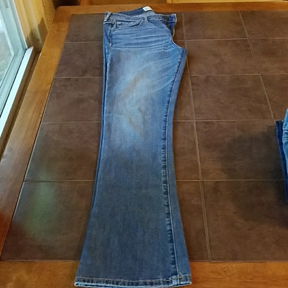 Abercrombie & Fitch size 6 Short Bootcut Jeans