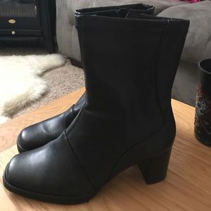 Aerosoles black ankle boots size 8