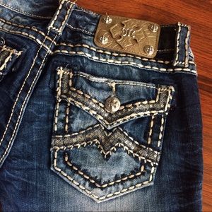 Signature cuffed Capri miss me's