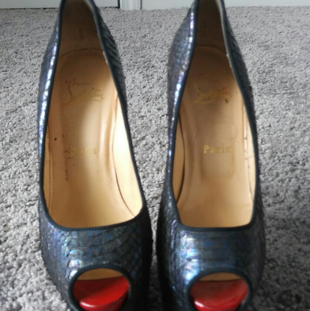 Authentic Python Louboutin peep toe pump - Picture 2 of 4