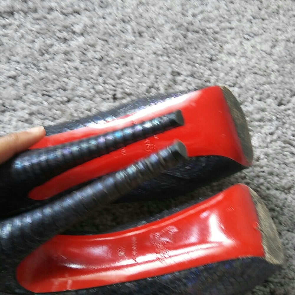 Authentic Python Louboutin peep toe pump - Picture 4 of 4