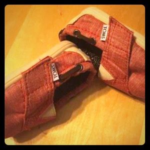 INFANT TOMS