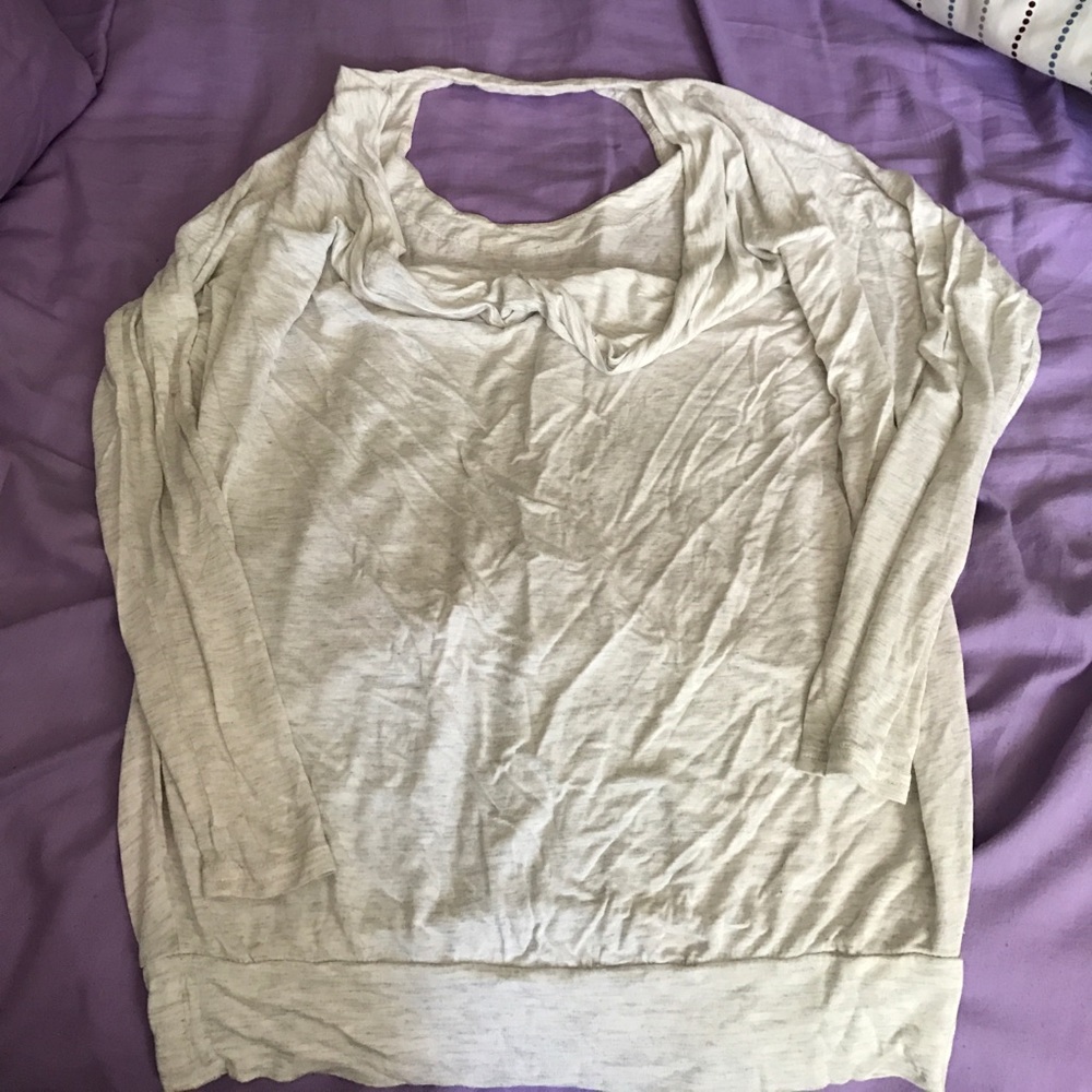 Great scoop back shirt XS