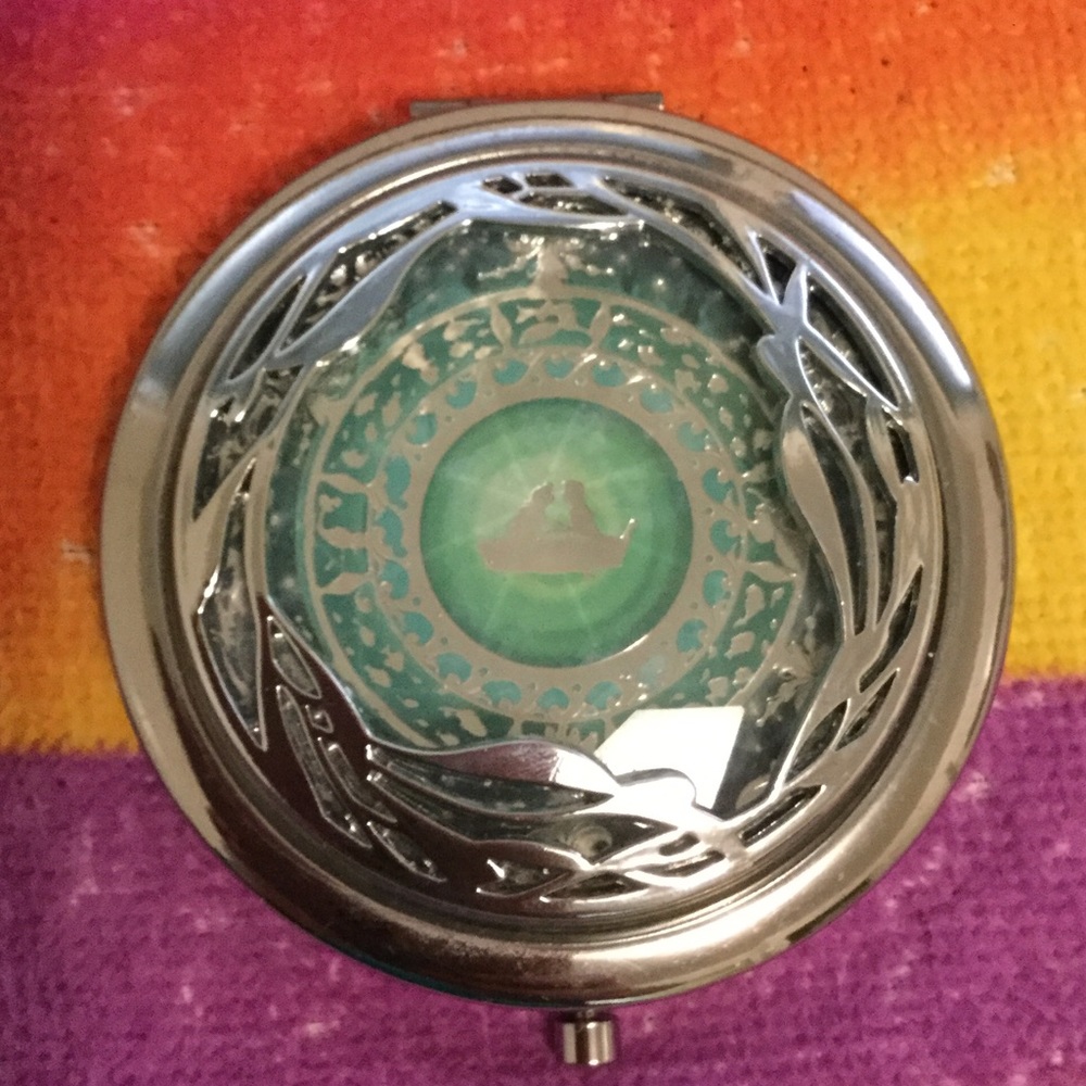 Disney kiss the girl mirror compact