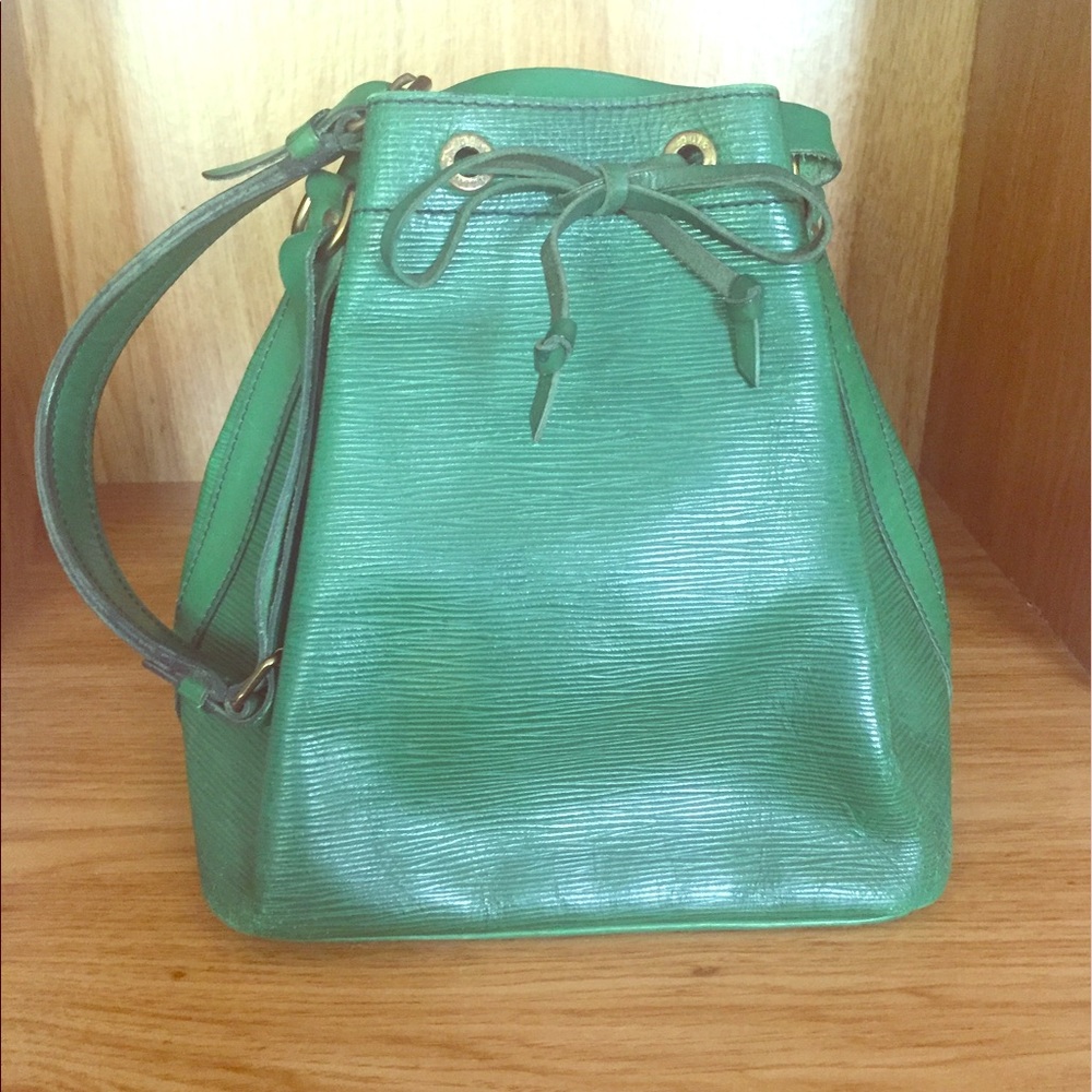 SOLD LOCALLYLouisVuitton EpiLeather petit Noe