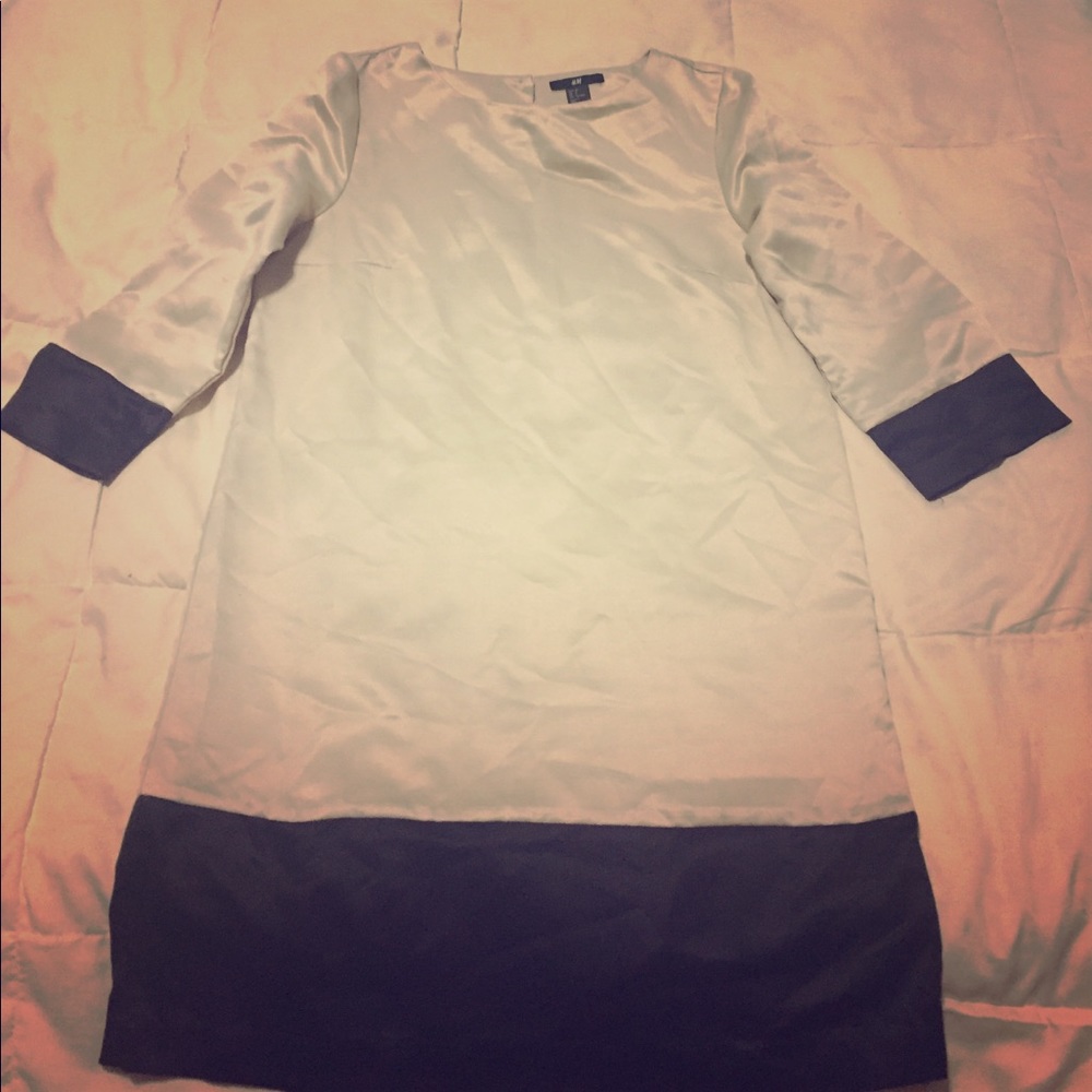 Satin cream and black 3/4 sleeve tunic dress