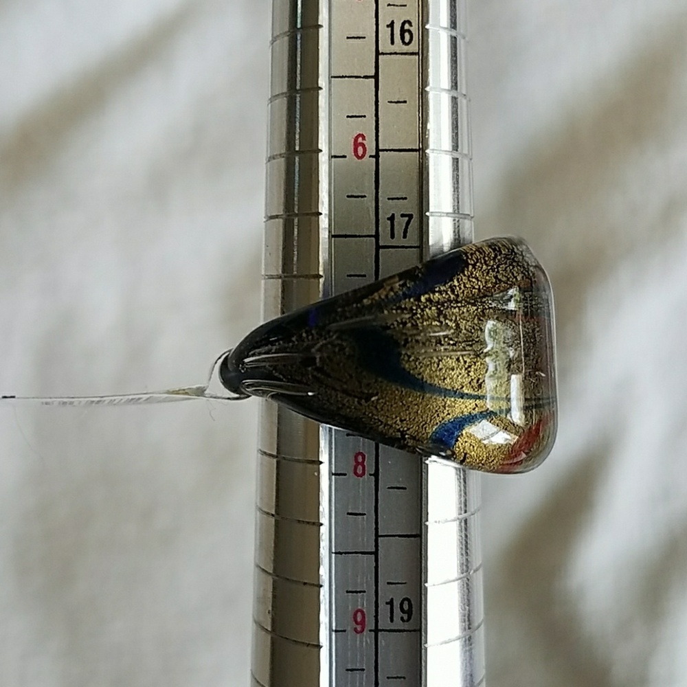 Metallic Glass Ring. - Picture 5 of 7