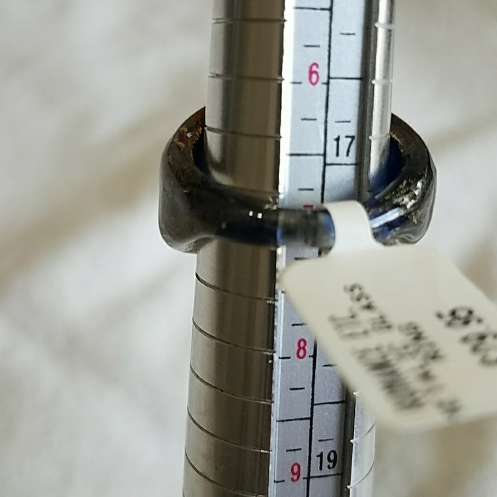 Metallic Glass Ring. - Picture 6 of 7