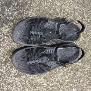 Black hiking/outdoor sandals
