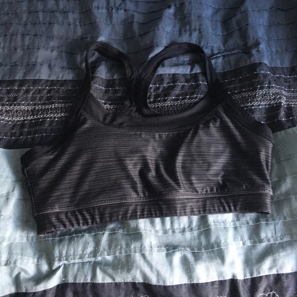 Black sports bra