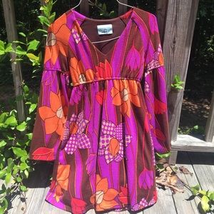 JUDITH MARCH beautiful bell-sleeve dress