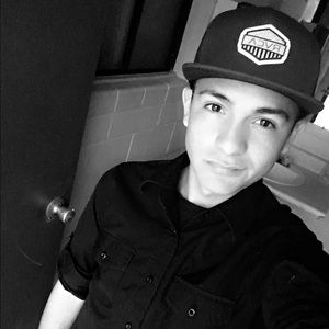 Meet your Posher, Moises