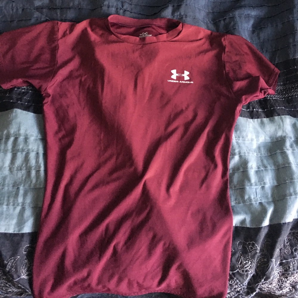 Under armour maroon workout t-shirt