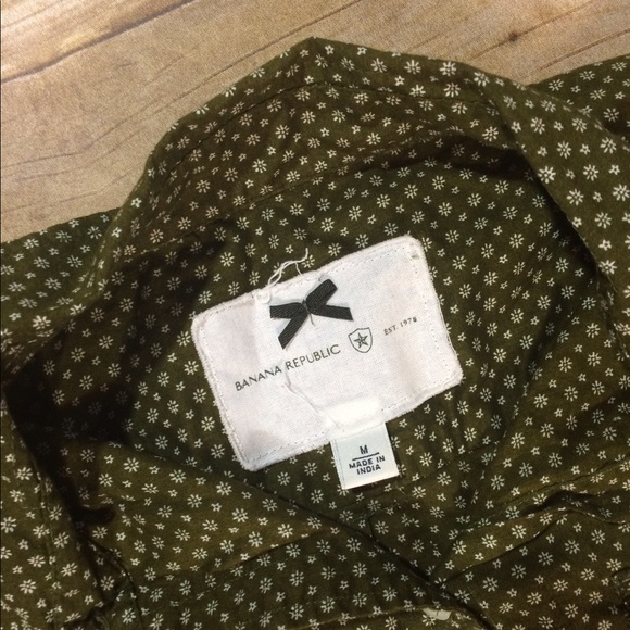 Like new green and white BR button down blouse - Picture 2 of 6