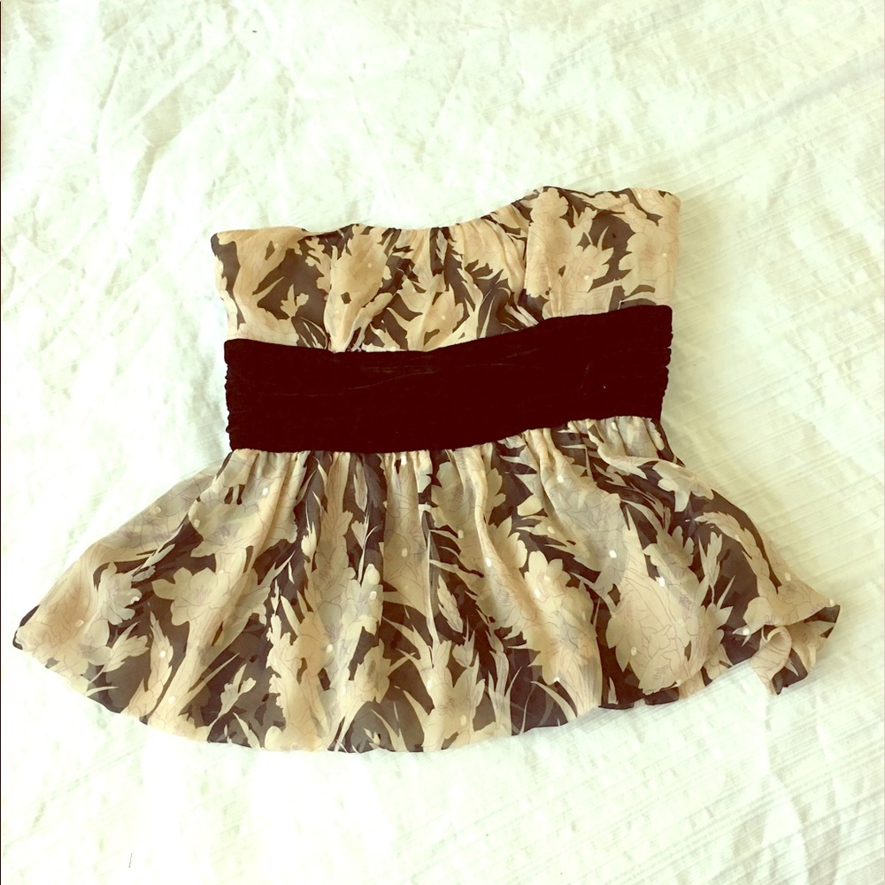 Sleeveless top = beautiful and vintage