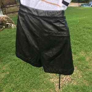 🎉Gianni Bini} faux leather shorts.