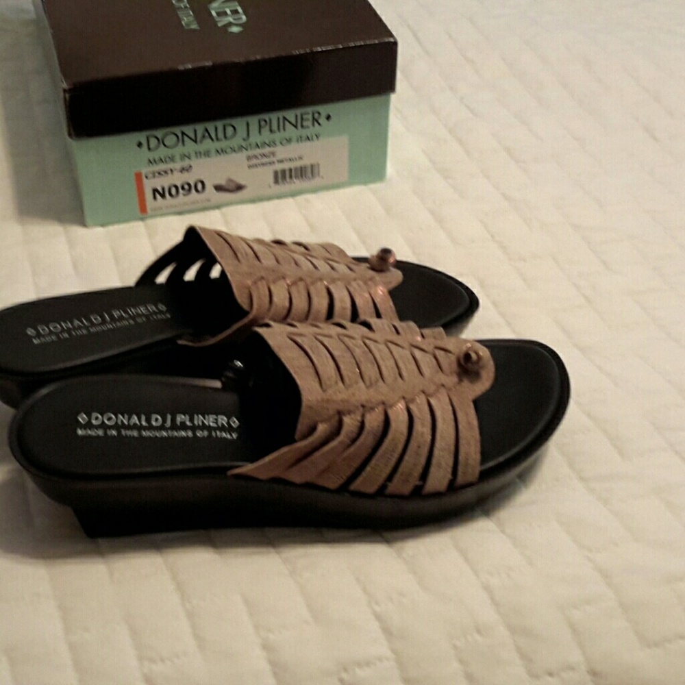Donald J pliner bronze distressed metallic sandal