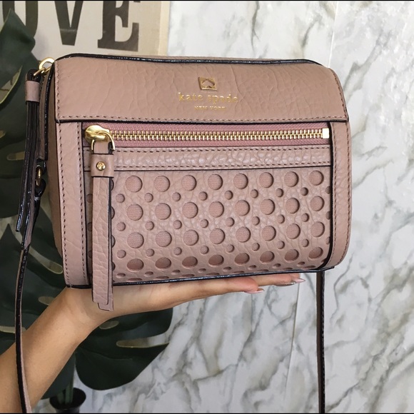 kate spade Handbags - 🌸Cute nude/pink Kate Spade cross body bag