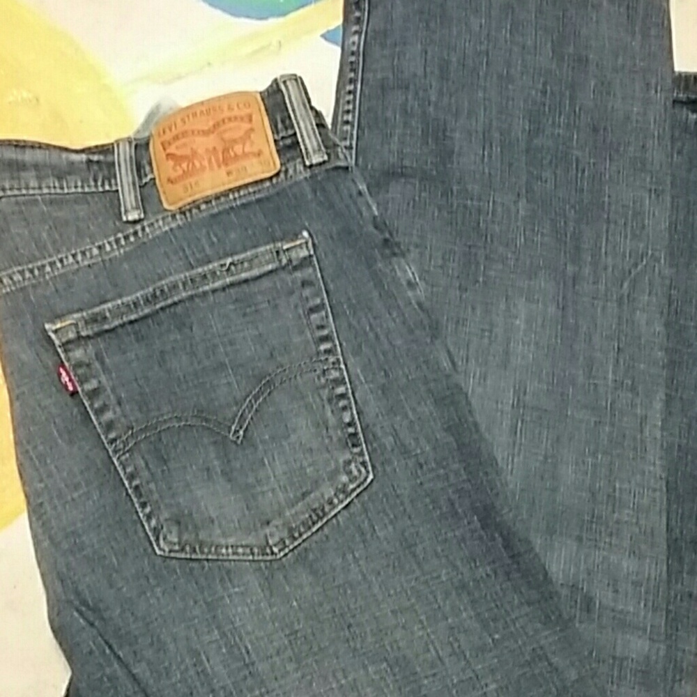 Levis - Picture 1 of 2