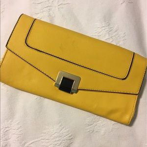 Mustard Clutch