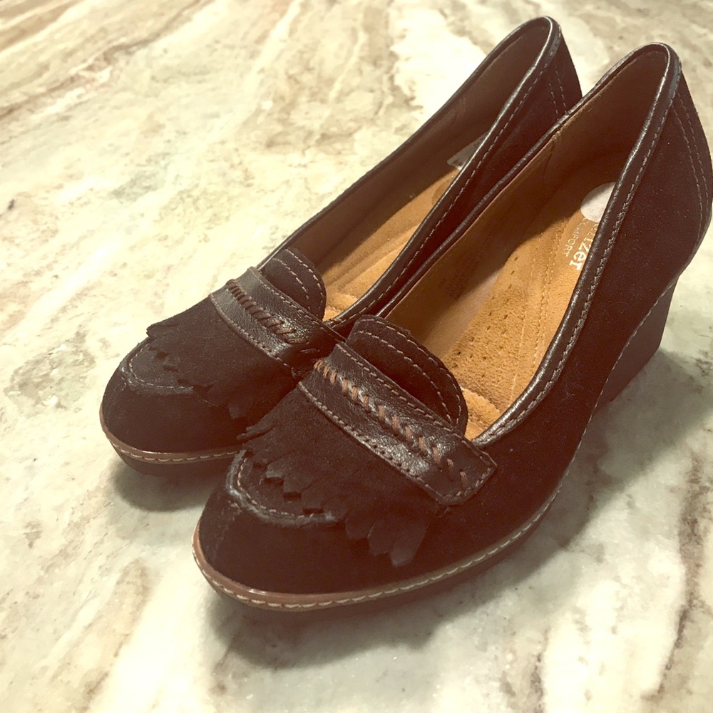 Naturalizer wedge