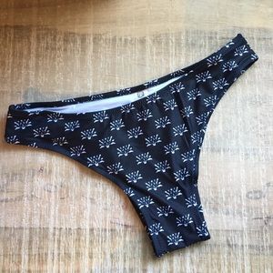 NWOT Black and white cheeky bikini bottoms