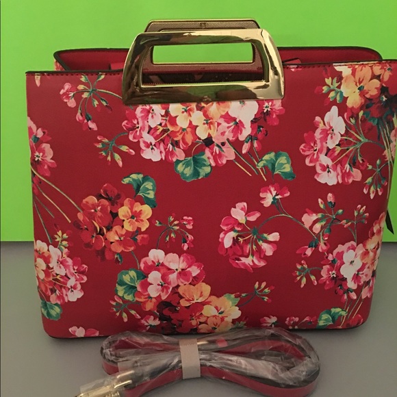 Handbags - NEW FLOWER VEGAN LEATHER BAG 🌺🌺🌺🌺