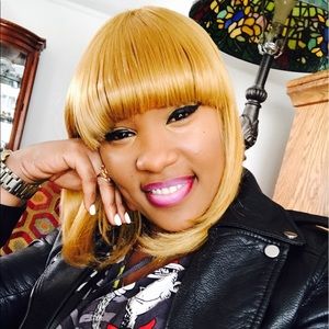 Meet your Posher, Sharona