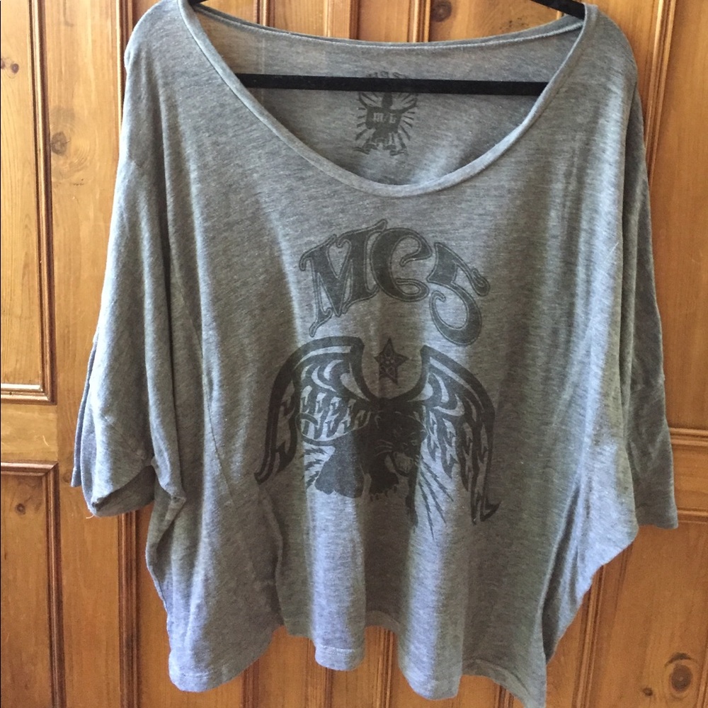 Grey band t-shirt