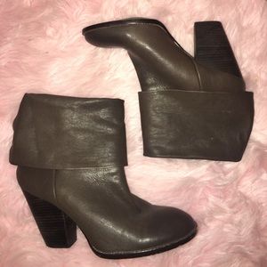 VINCE CAMUTO BOOTIES