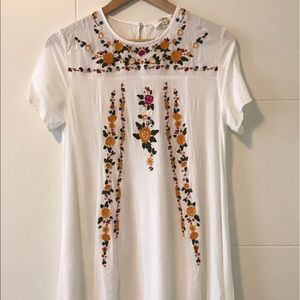 Super cute white embroidered dress size M