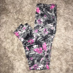 No Boundaries long leggings for juniors!