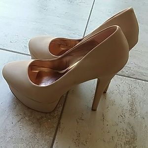 Anne Michelle High Closed Toed heels