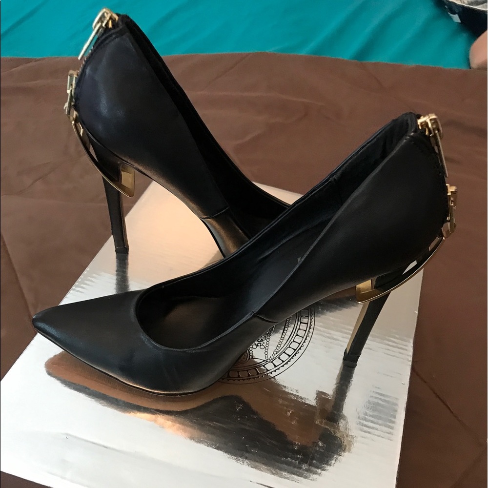 Shoes leather heels worn once no signs of wear