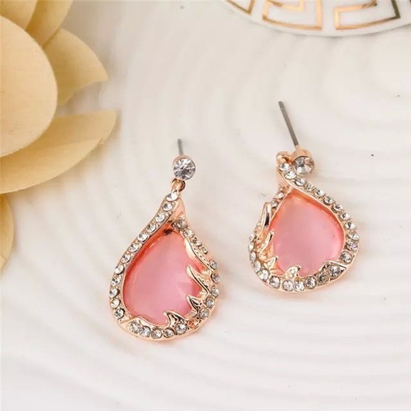 Elegant Necklace & Earrings Set - Picture 3 of 4