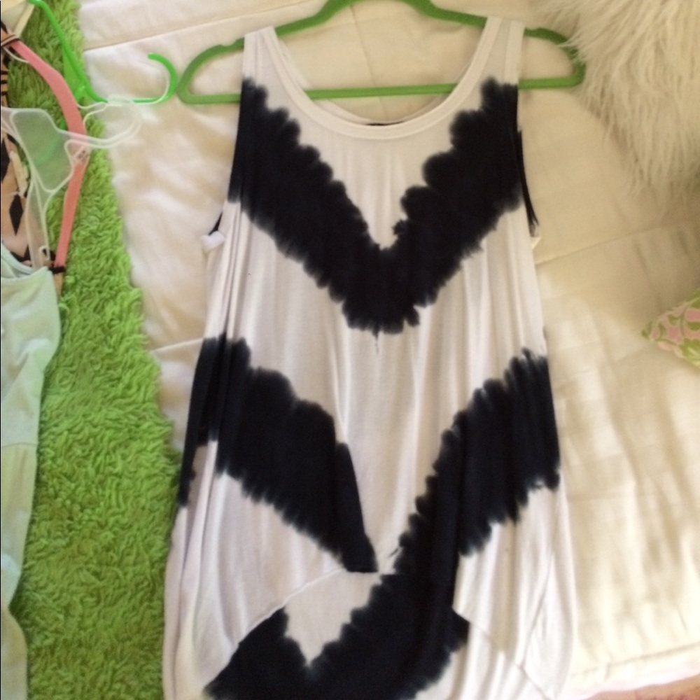 Black and white tie dye flowy tank