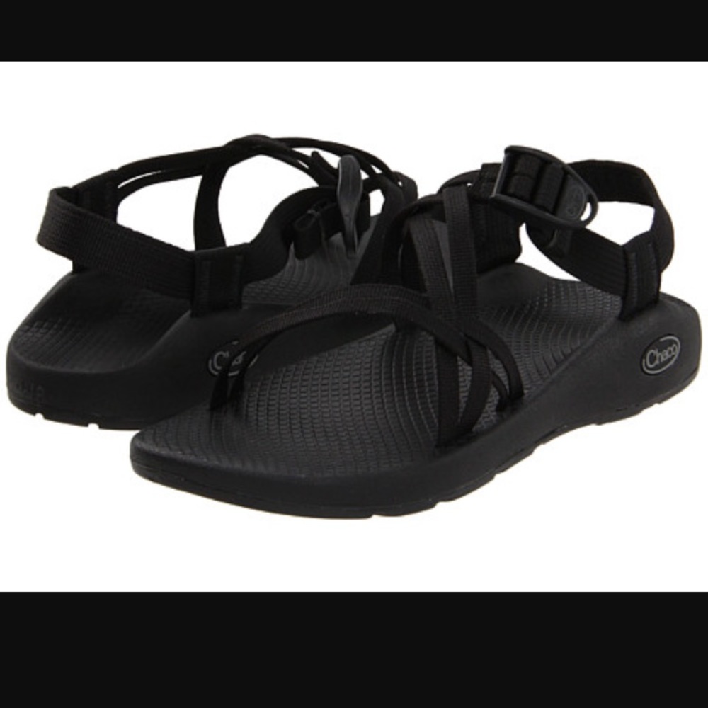 ISO for women 6-6.5 black chacos