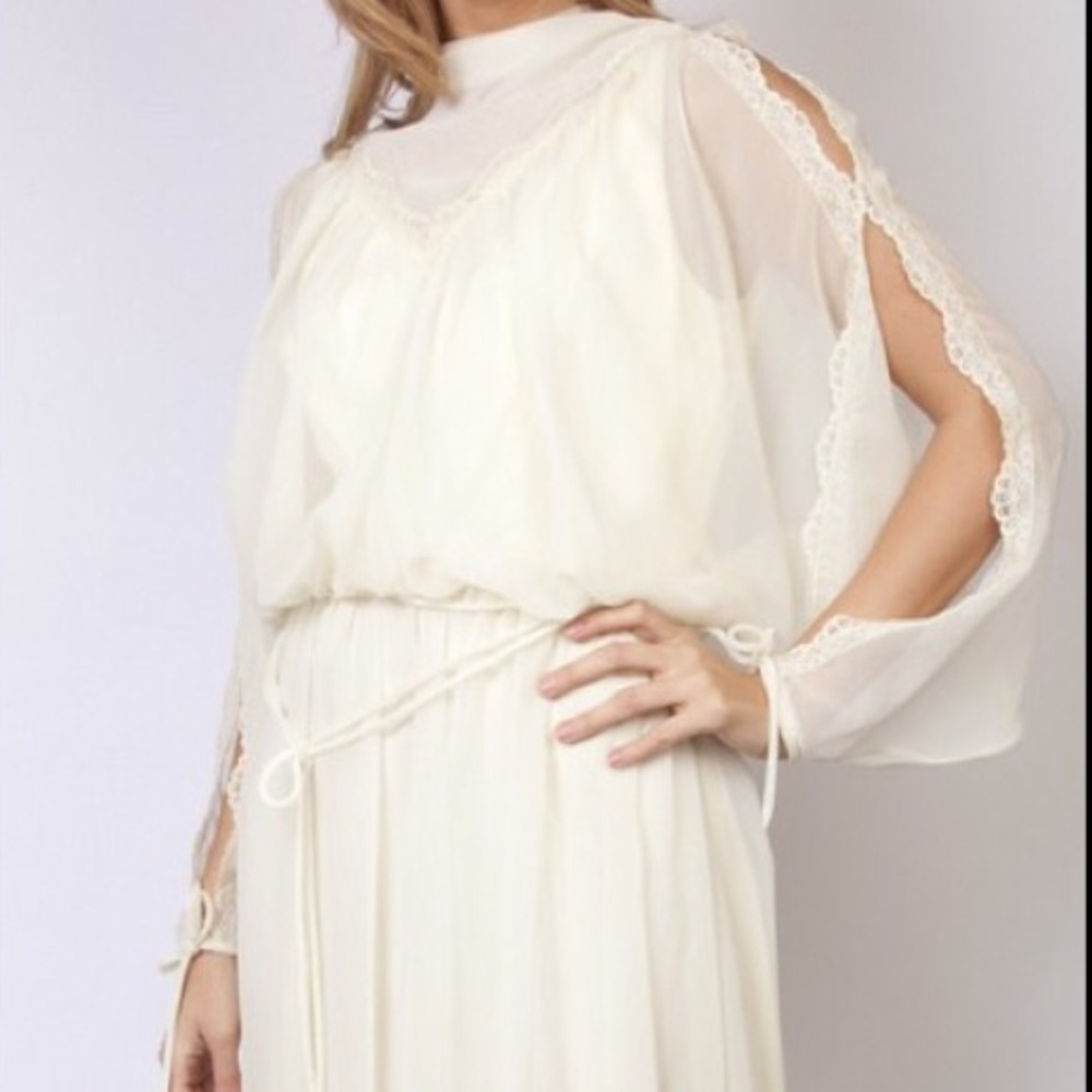 Vintage Boho Buttercream Batwing Wedding Dress
