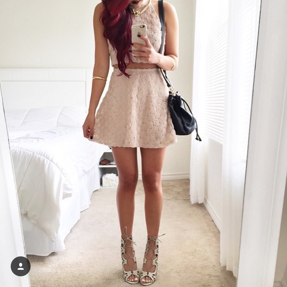 NWT Charlotte Russe crop high neck rosette top-M - Picture 2 of 6