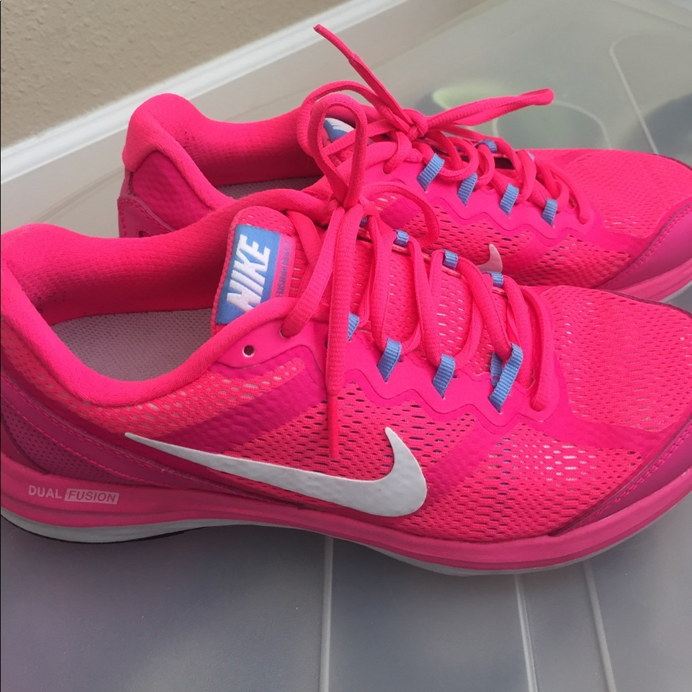 Neon pink Nike Shoes (only worn once)