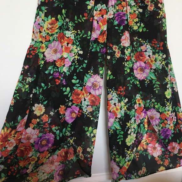 Loose Floral Pants - Picture 2 of 3