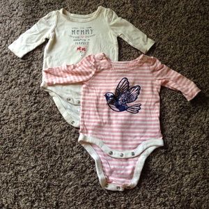 2 GAP bodysuits 0-3 months