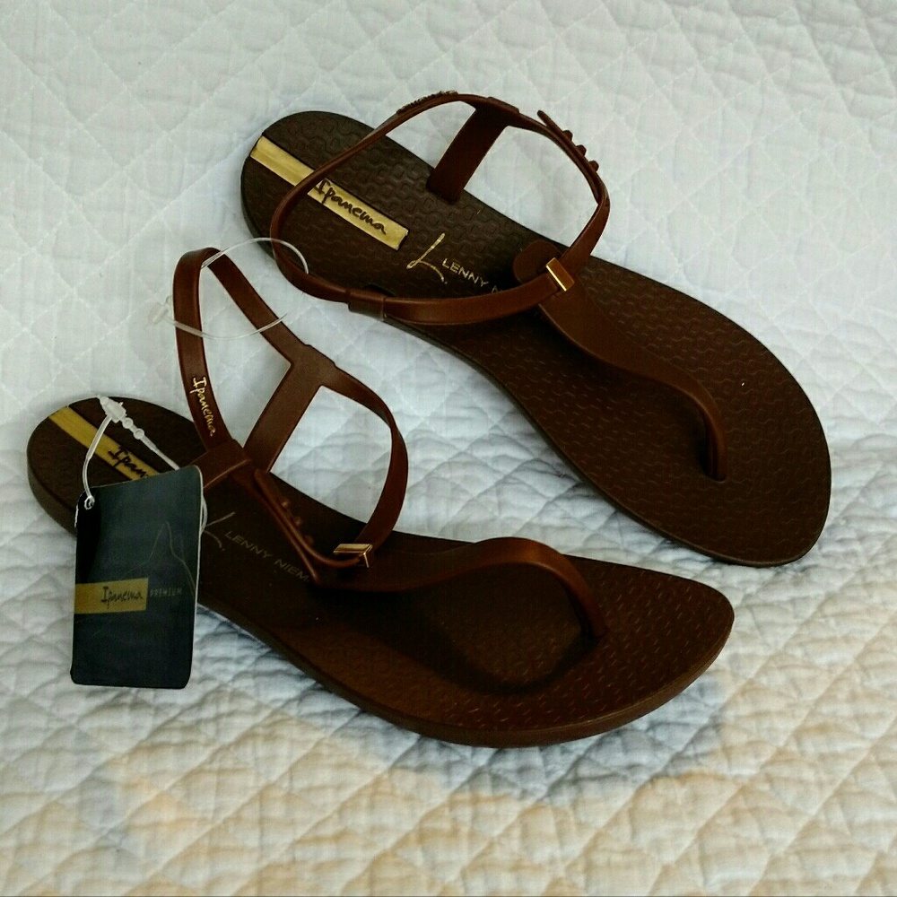 BOGO Ipanema Brown Sandals NEW