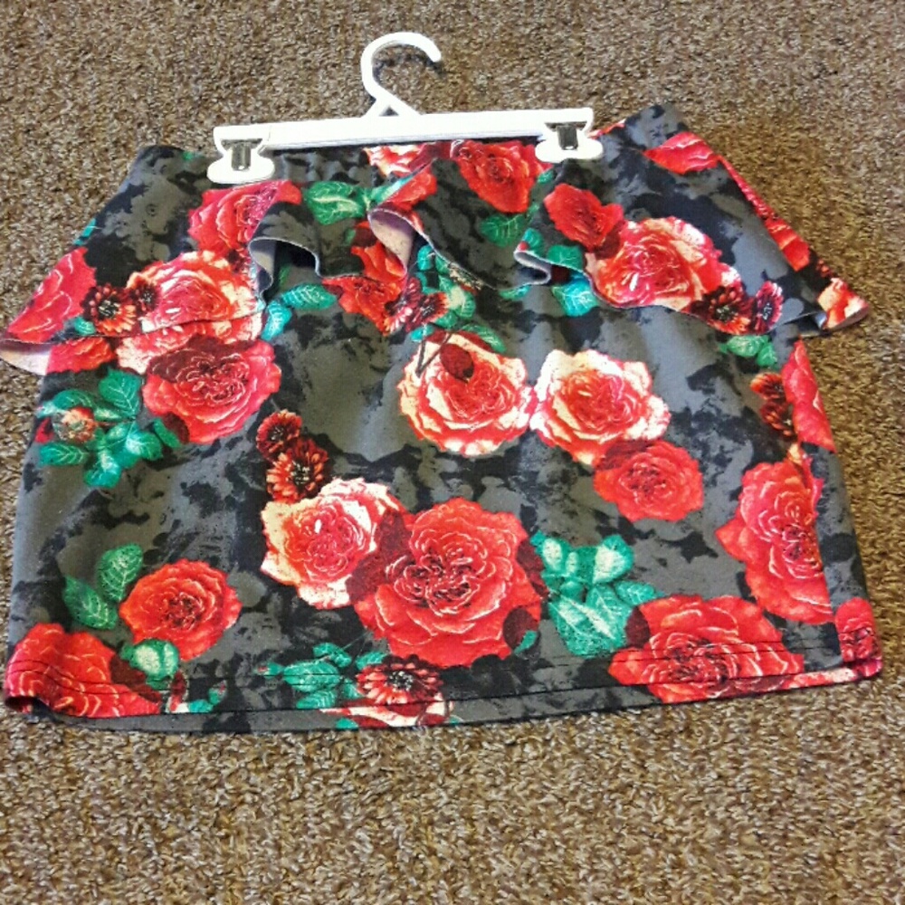 Mini pelpum pencil skirt