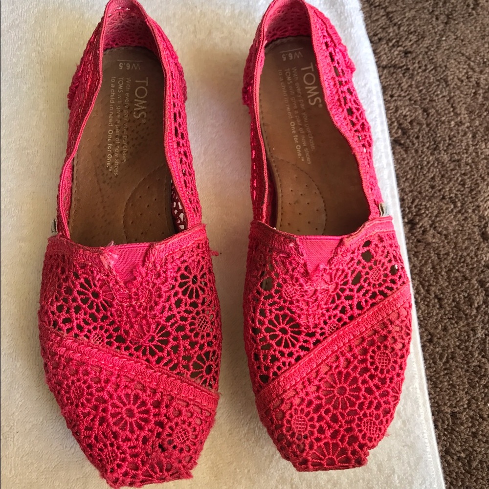 Pink toms