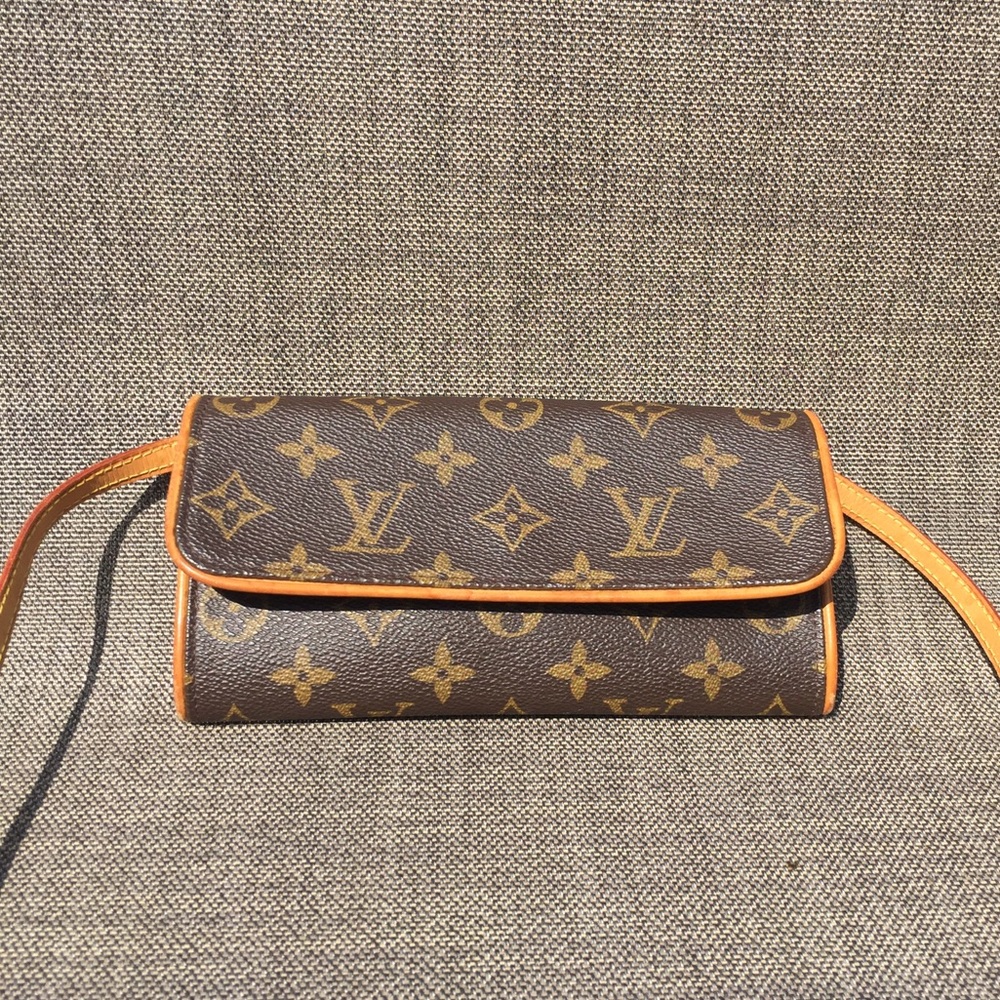 💯Authentic Louis Vuitton Pochette Twin PM vintage