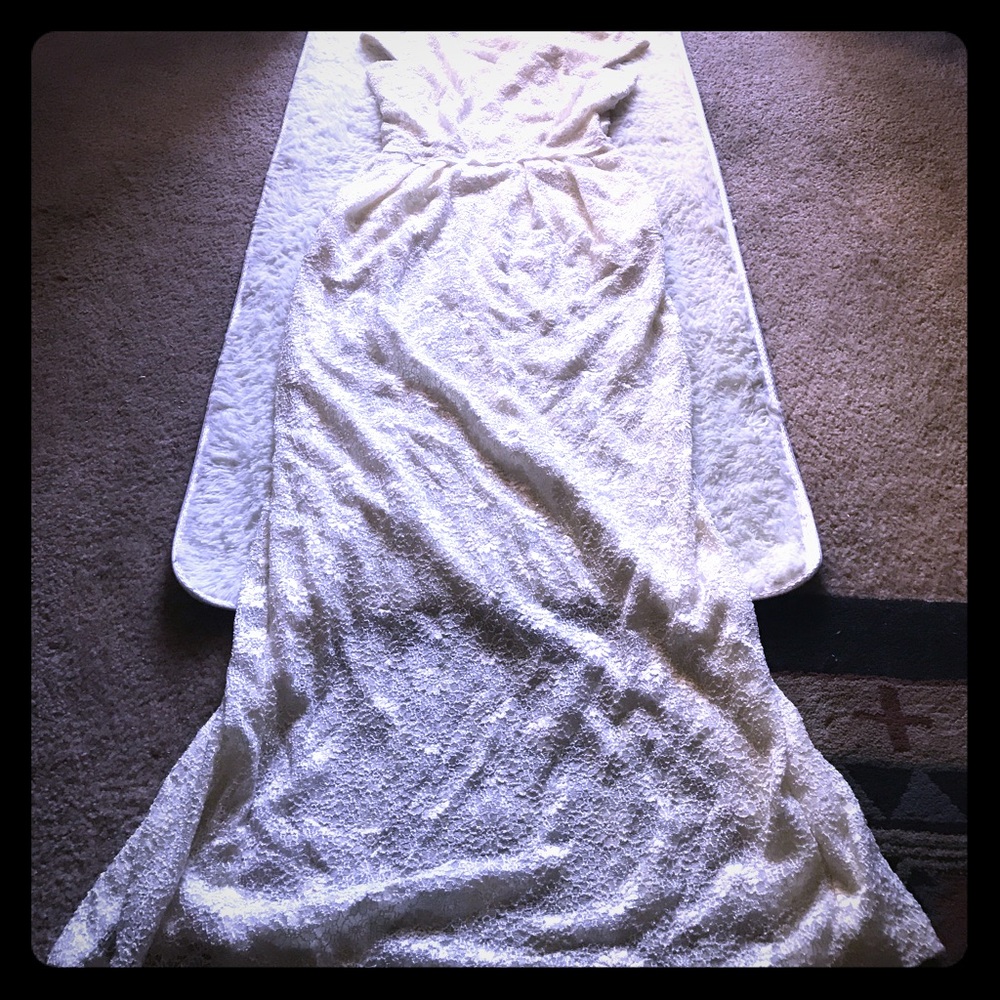 Evening dress white size 6 never worn