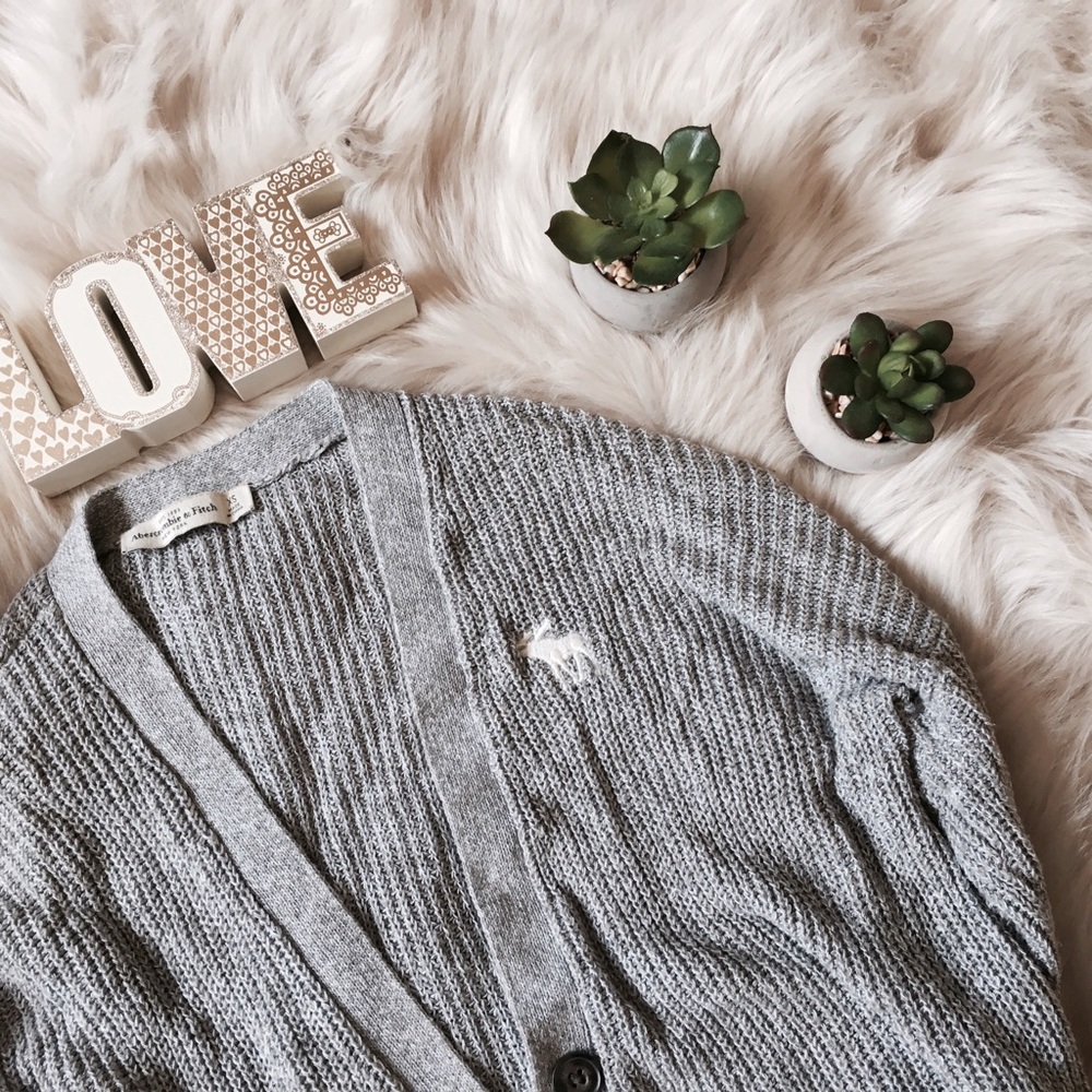 Abercrombie lightweight cardigan ❤️
