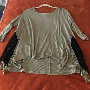 three quarter length sleeve with black lace sides